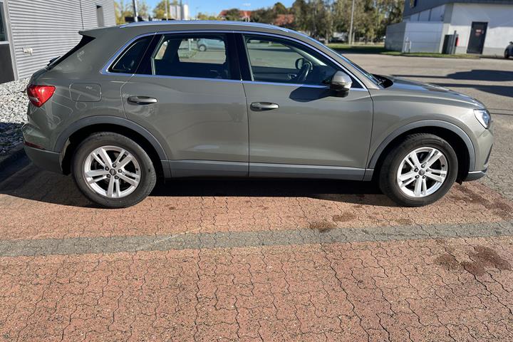 Grå Audi Q3 fra 2019