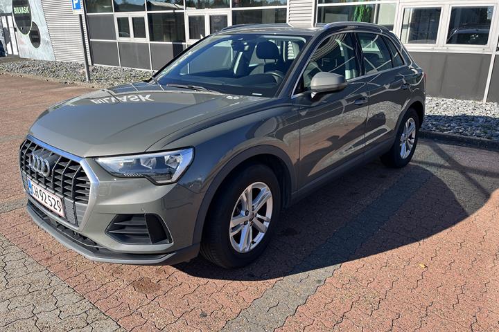 Grå Audi Q3 fra 2019