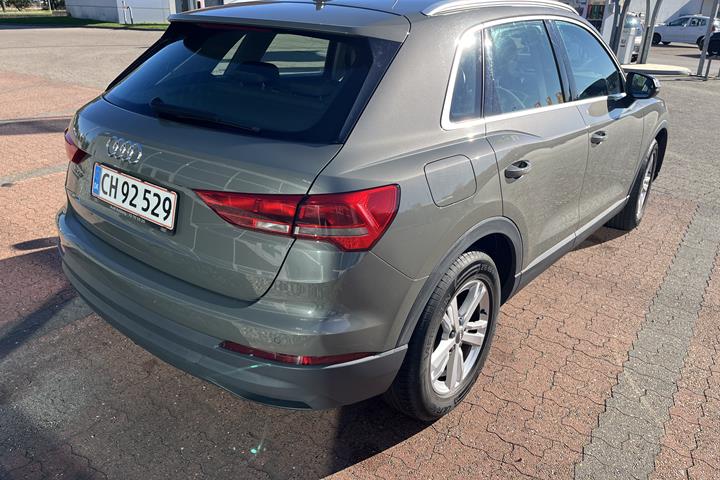 Grå Audi Q3 fra 2019