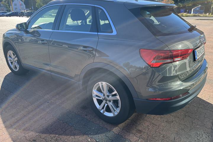 Grå Audi Q3 fra 2019