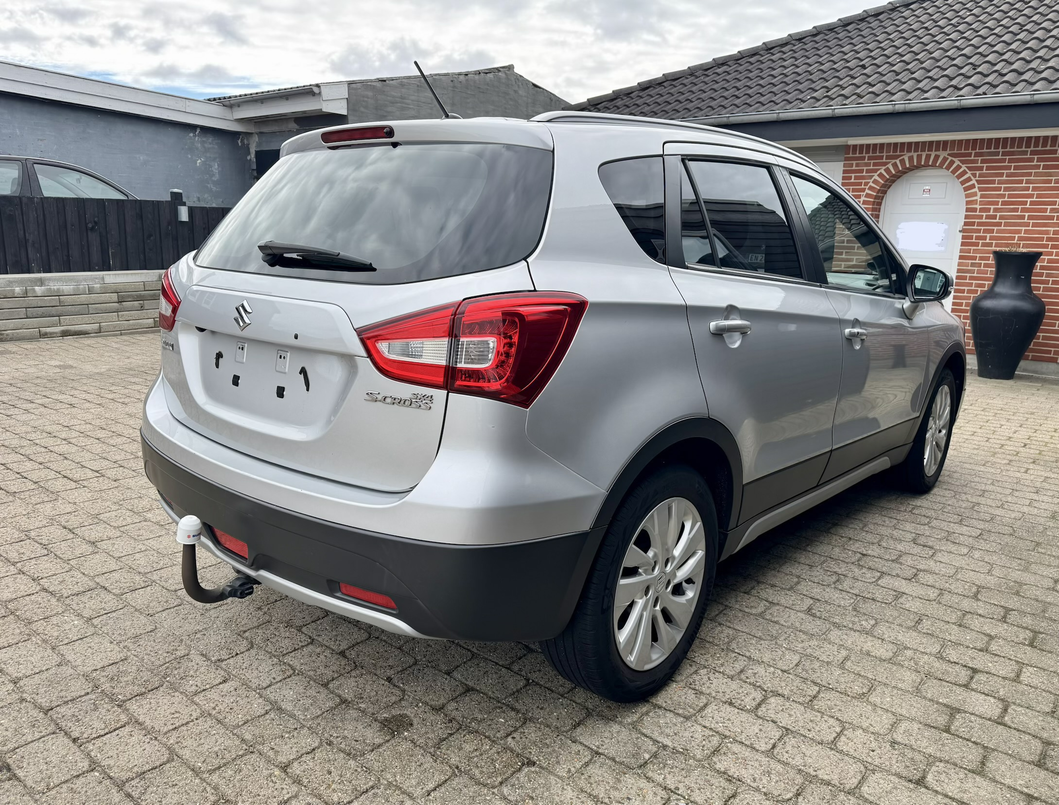 Sølv Suzuki SX4 S-Cross fra 2017