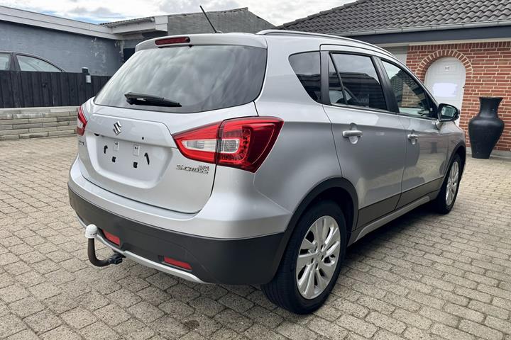 Sølv Suzuki SX4 S-Cross fra 2017