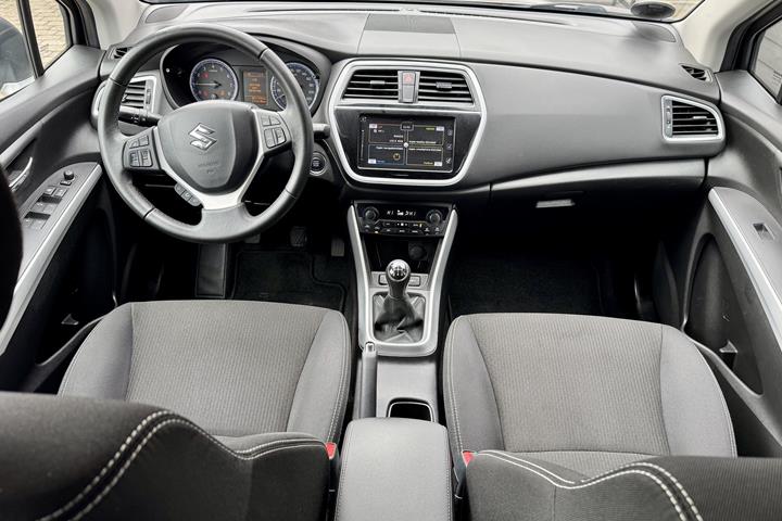 Sølv Suzuki SX4 S-Cross fra 2017