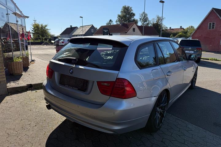 Sølv BMW 320d fra 2010
