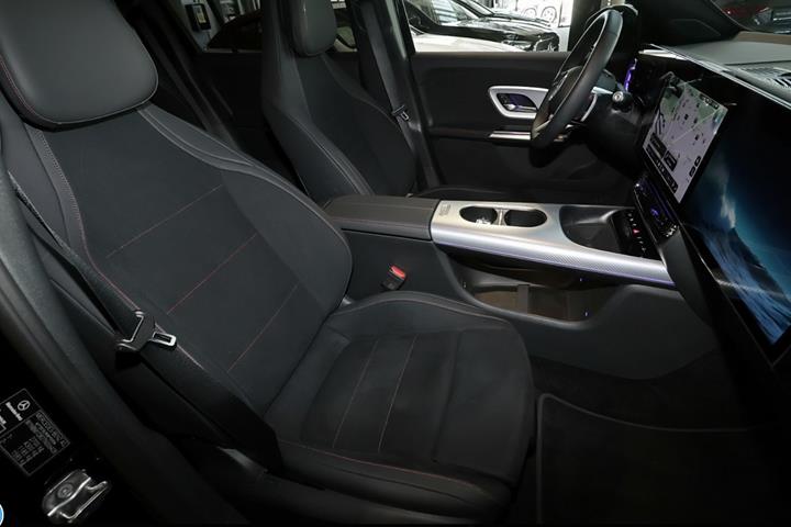 Sort Mercedes GLB250+ fra 2026
