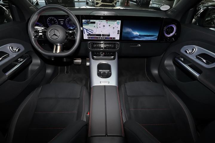 Sort Mercedes GLB250+ fra 2026