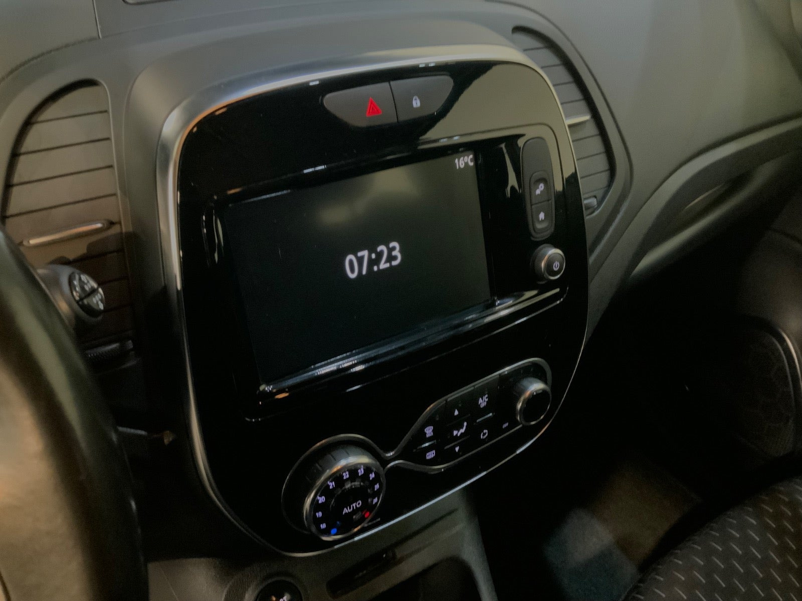 Hvid Renault Captur fra 2017