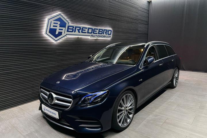 Blå Mercedes E400 fra 2017