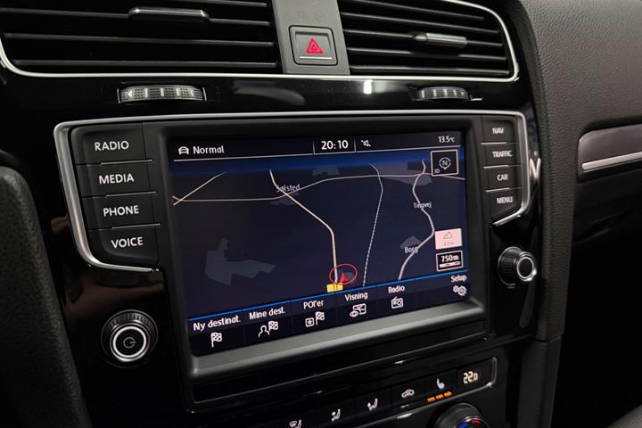 Grå VW Golf VII fra 2017