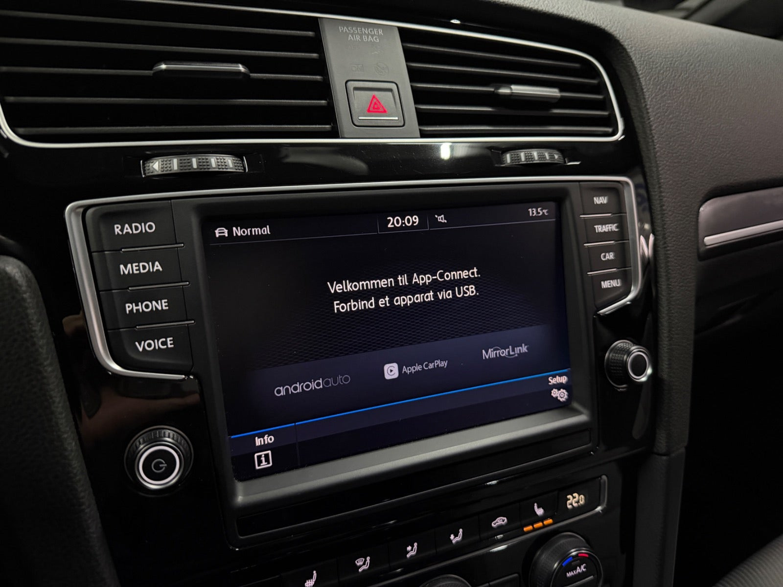 Grå VW Golf VII fra 2017