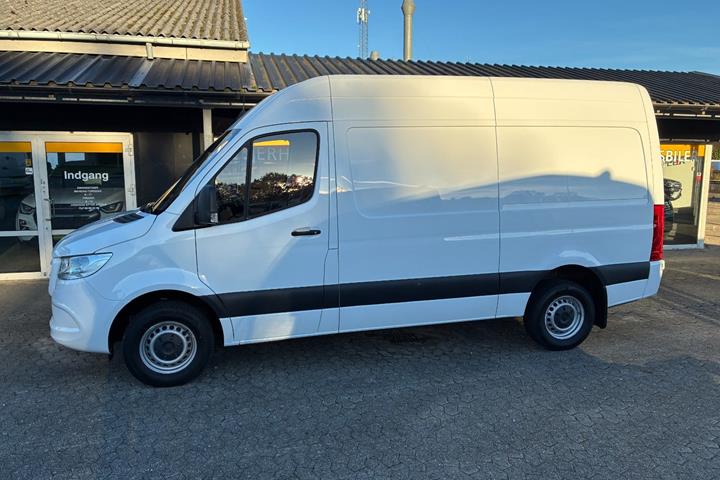 Hvid Mercedes Sprinter 317 fra 2023