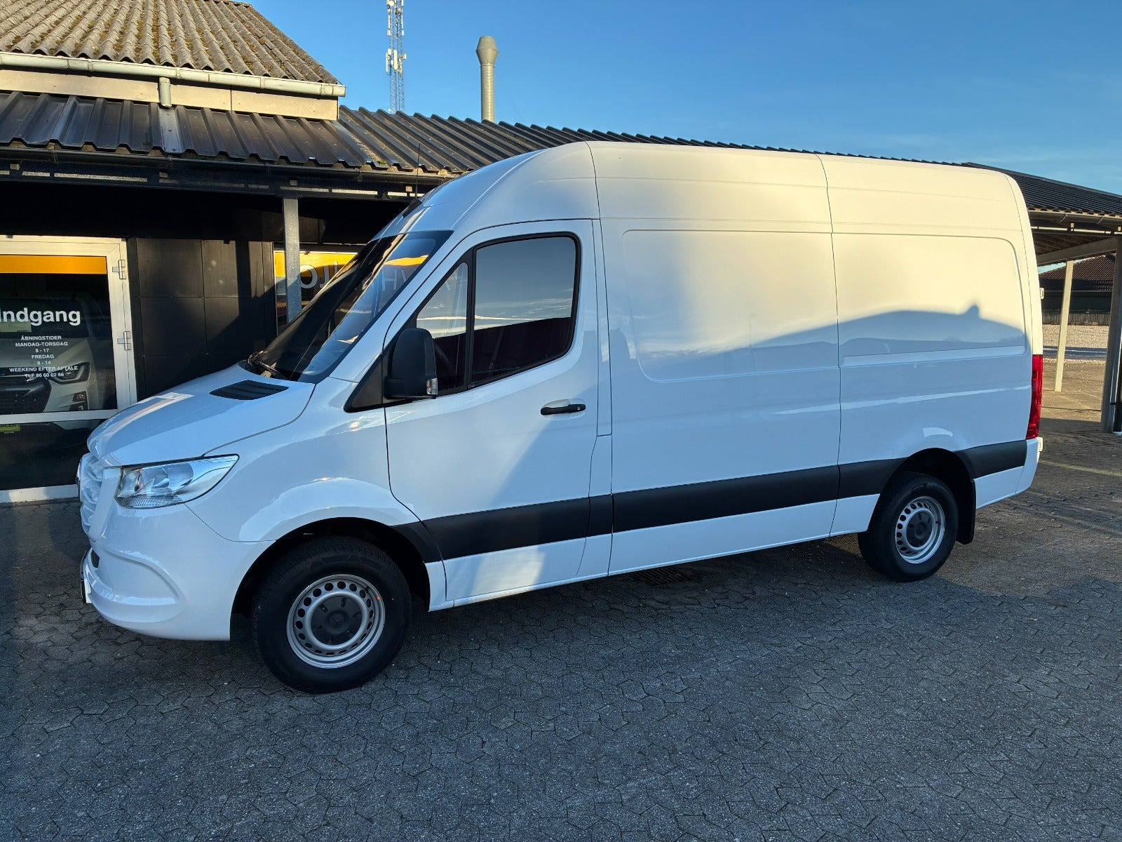 Hvid Mercedes Sprinter 317 fra 2023