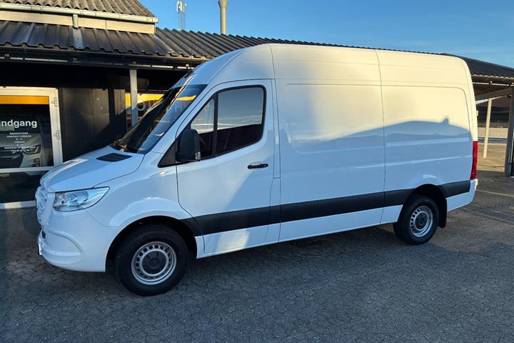 Hvid Mercedes Sprinter 317 fra 2023