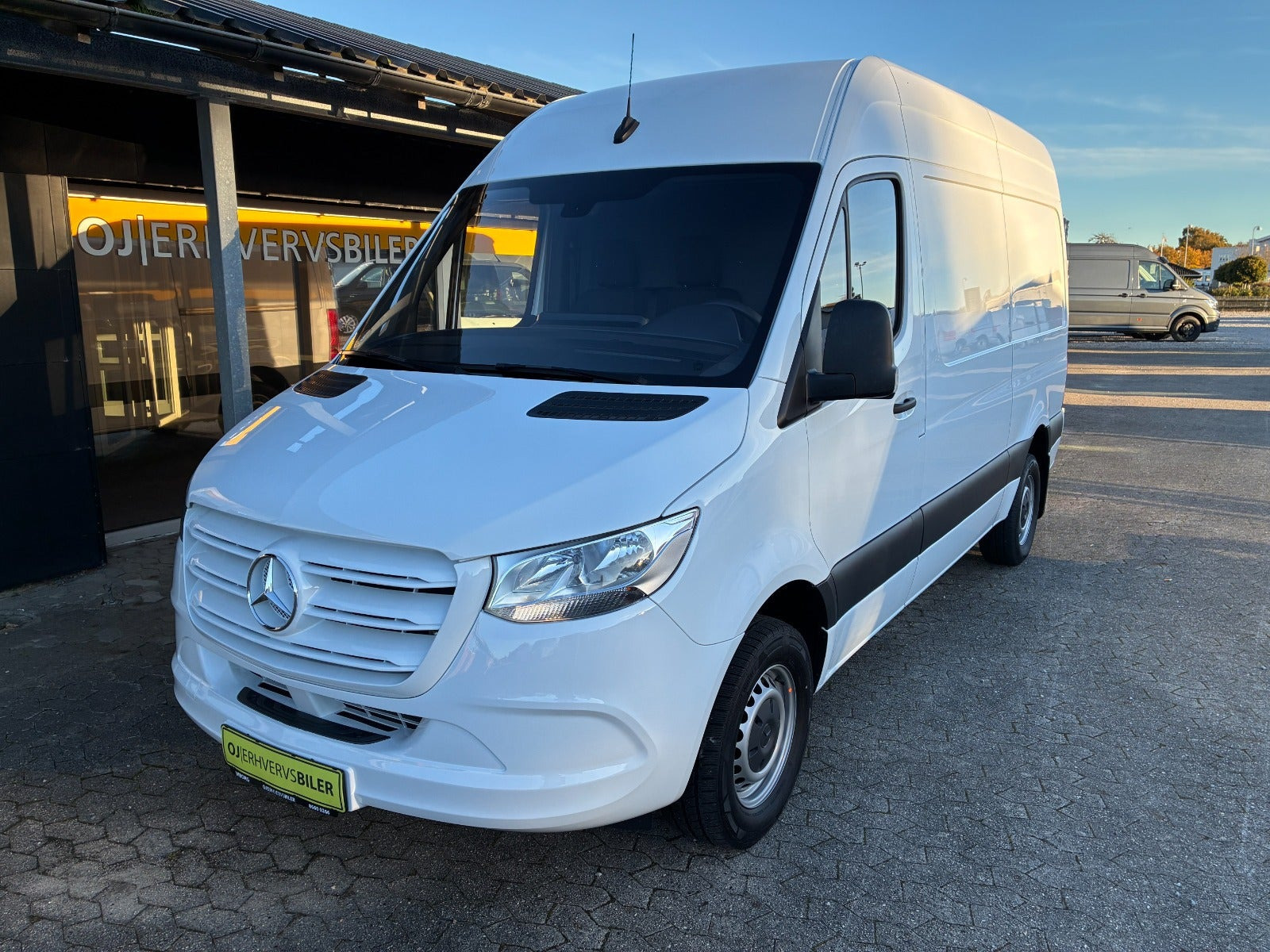 Hvid Mercedes Sprinter 317 fra 2023