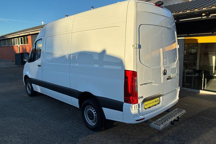 Hvid Mercedes Sprinter 317 fra 2023