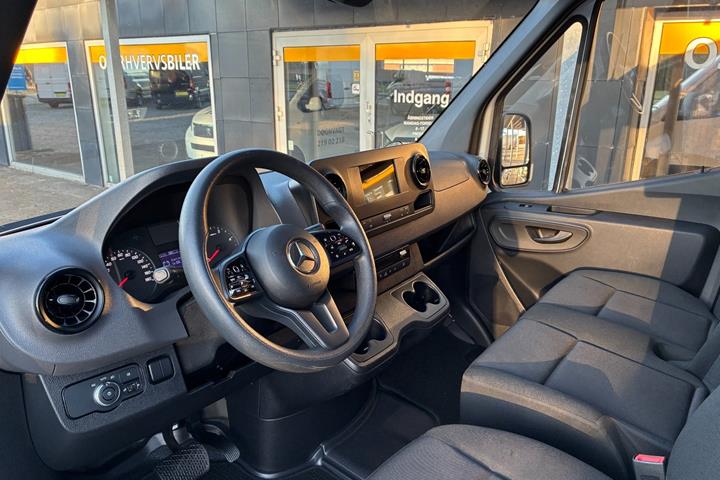 Hvid Mercedes Sprinter 317 fra 2023