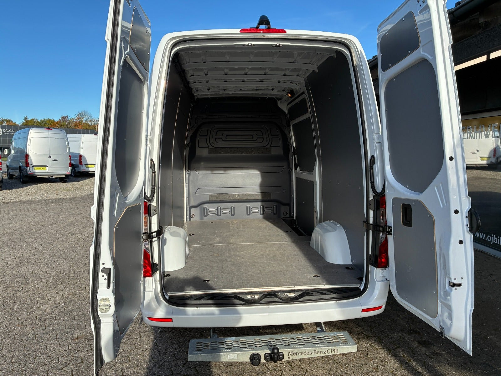 Hvid Mercedes Sprinter 317 fra 2023