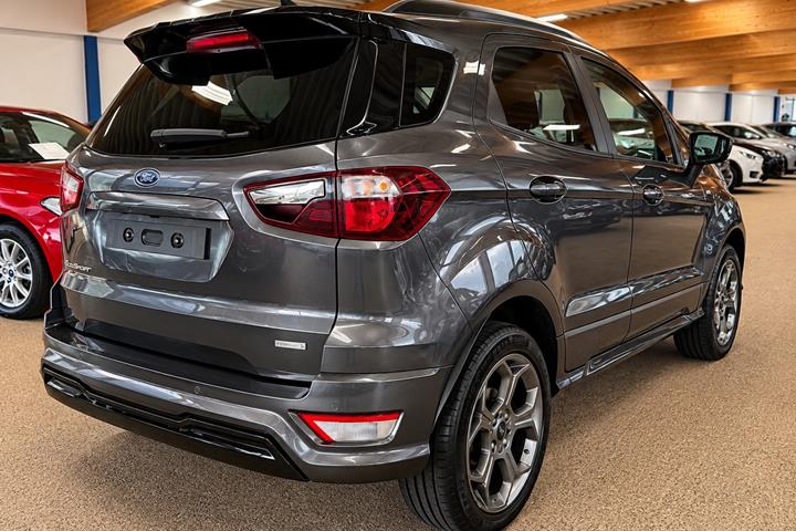 Grå Ford EcoSport fra 2018