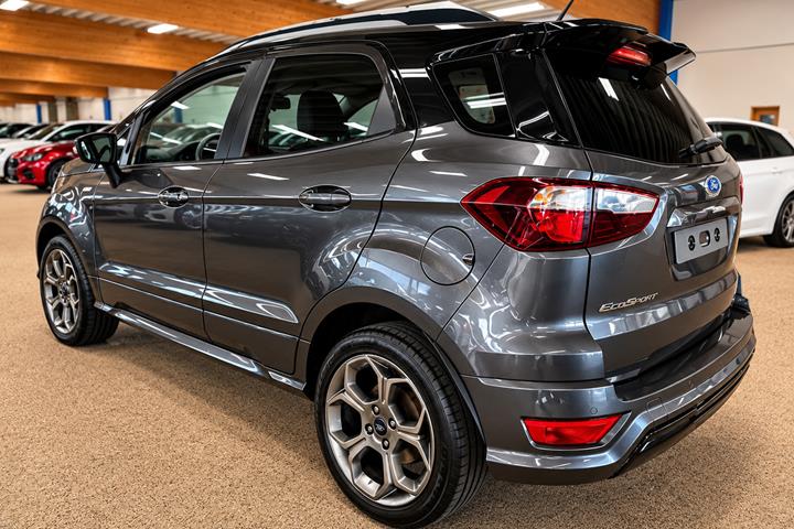 Grå Ford EcoSport fra 2018