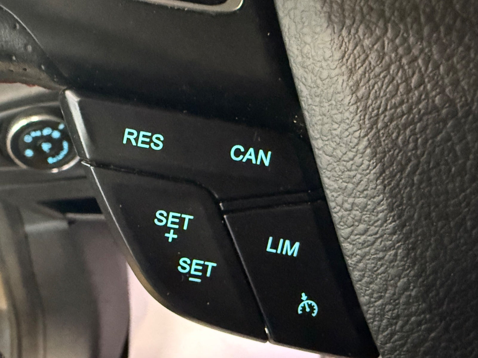 Grå Ford EcoSport fra 2018