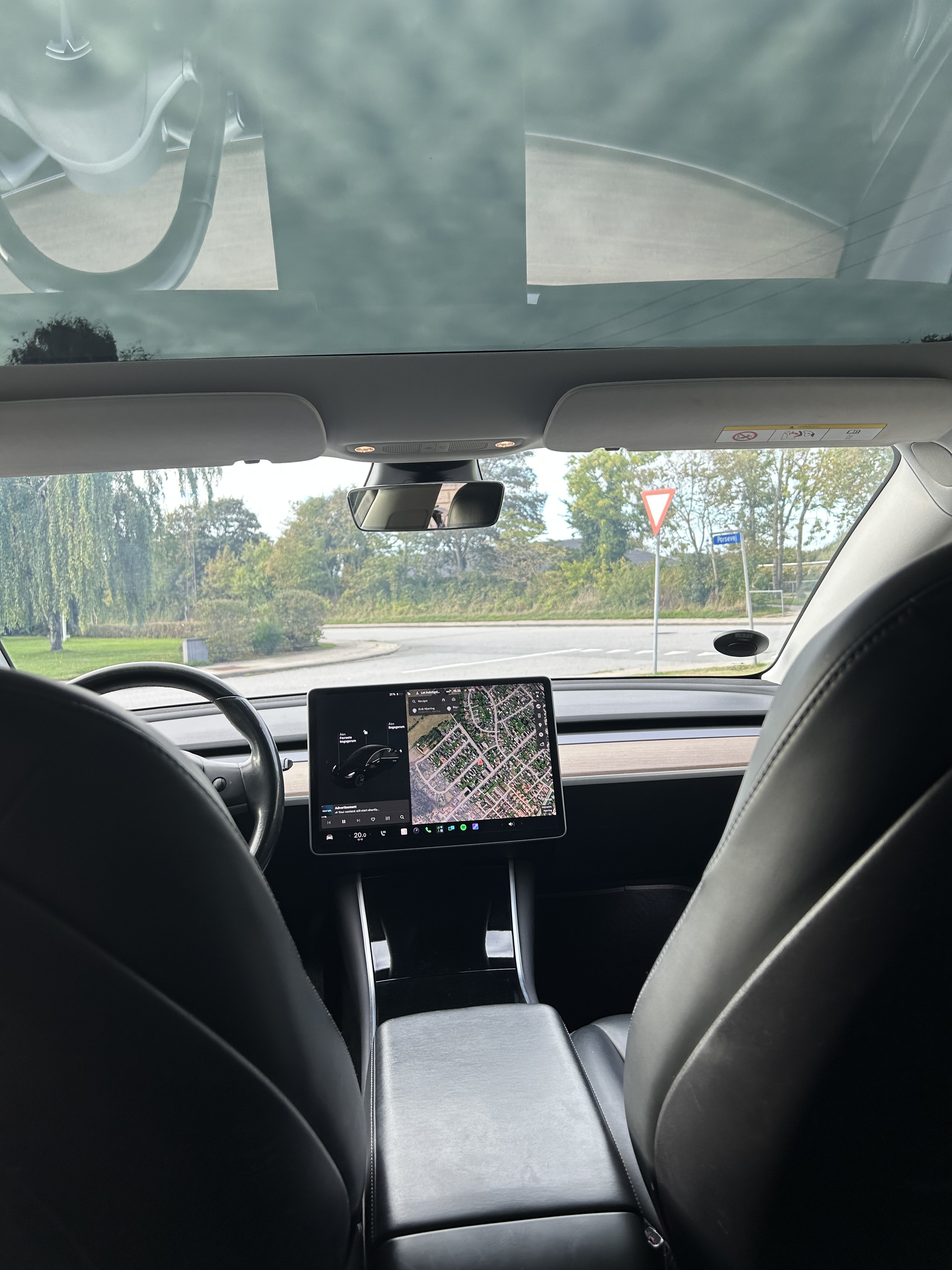 Sort Tesla Model 3 fra 2019