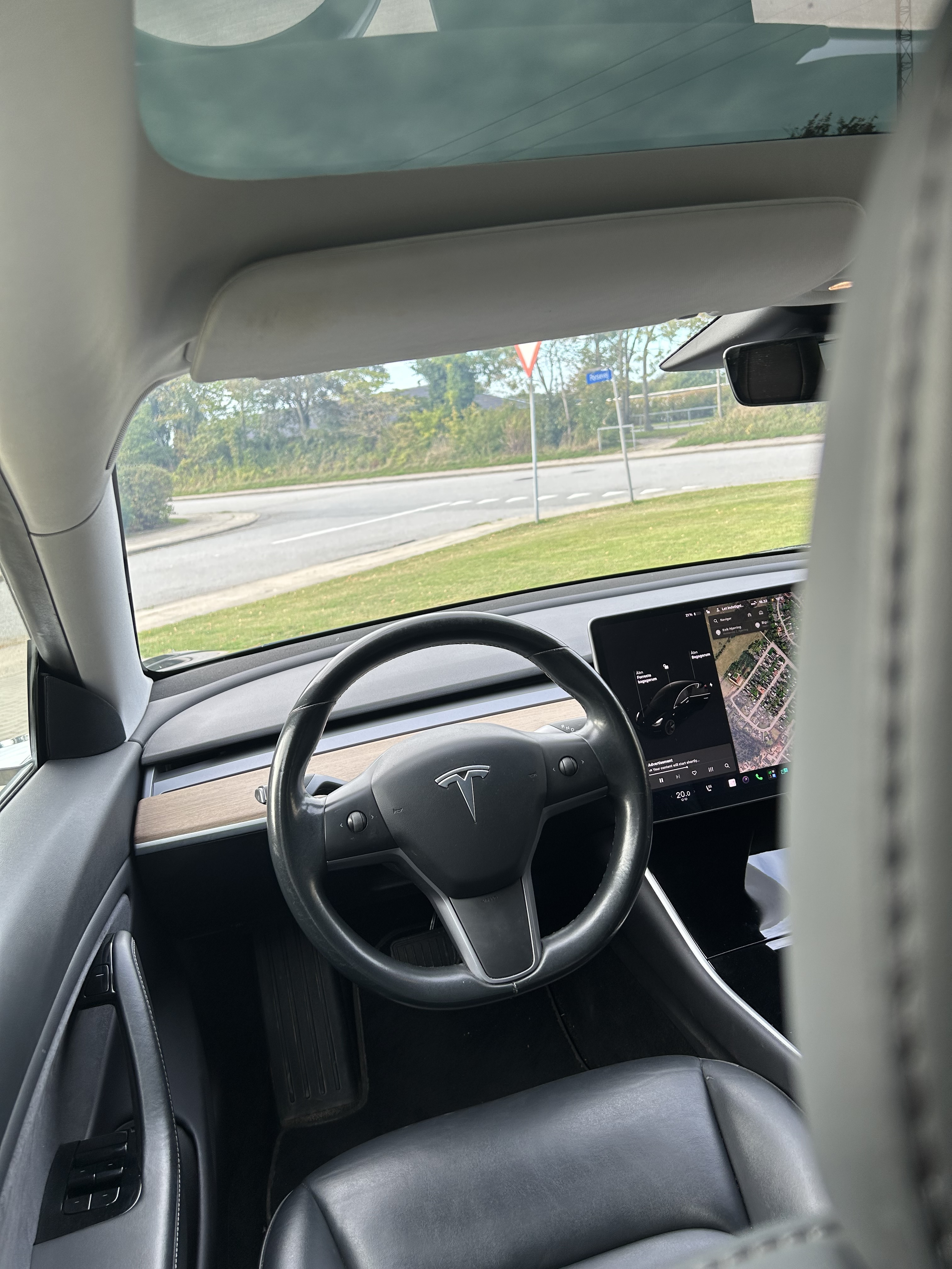 Sort Tesla Model 3 fra 2019