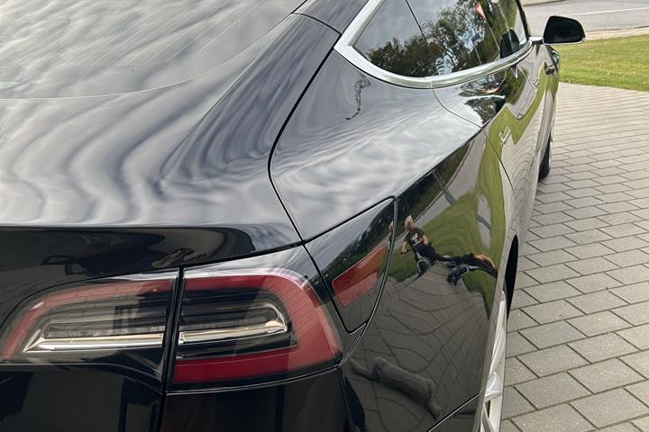 Sort Tesla Model 3 fra 2019