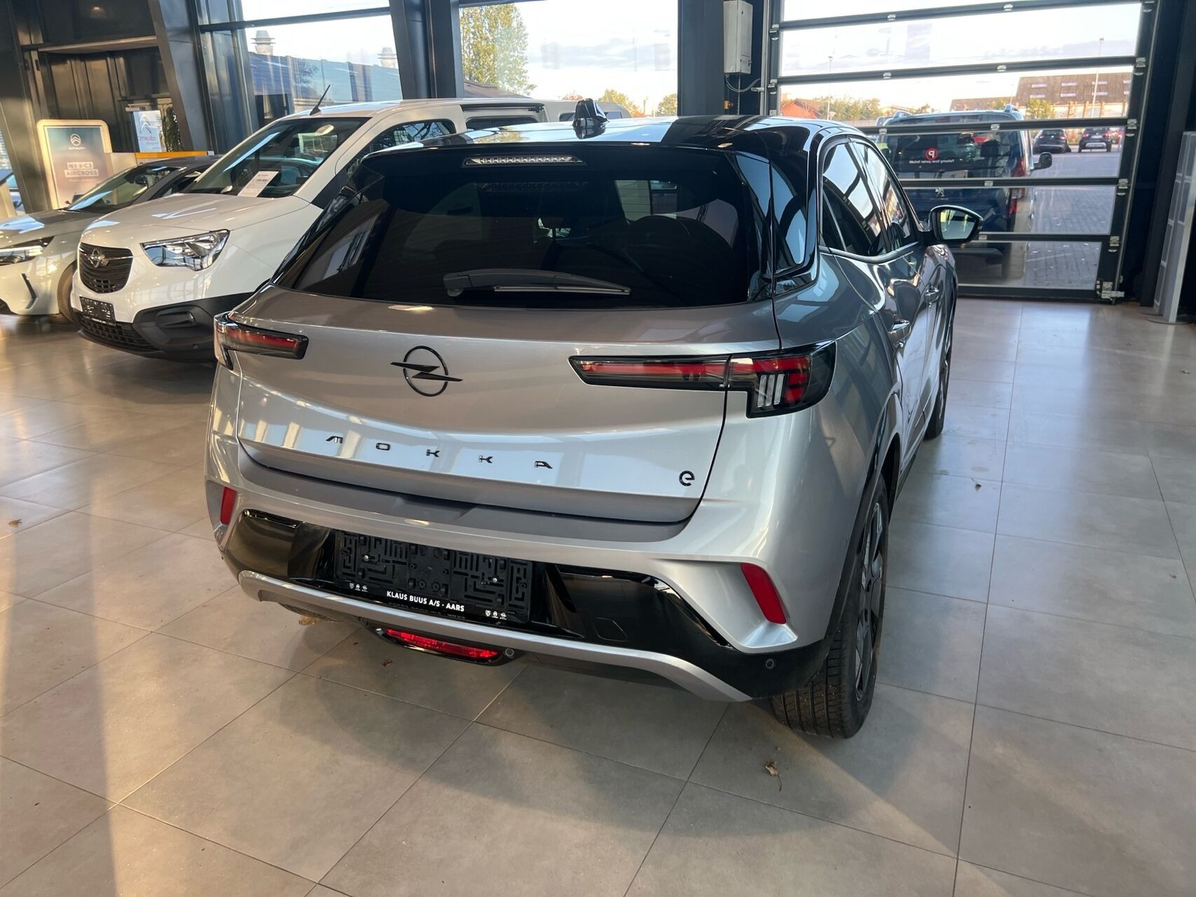 Grå Opel Mokka-e fra 2025