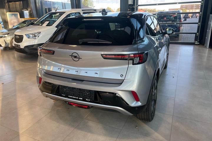 Grå Opel Mokka-e fra 2025