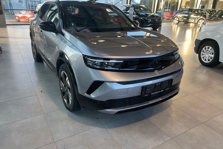 Grå Opel Mokka-e fra 2025
