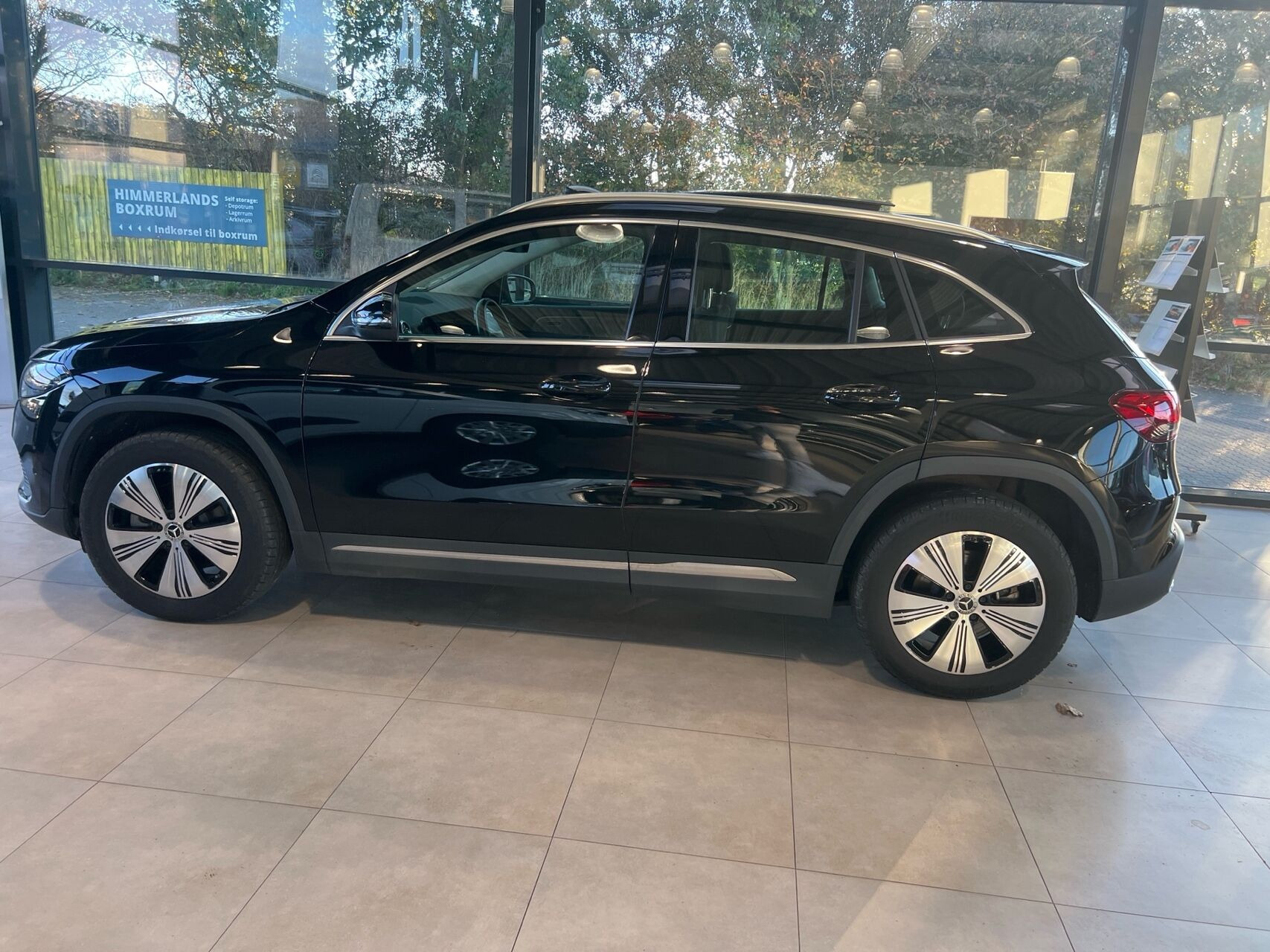 Sort Mercedes EQA250+ fra 2023