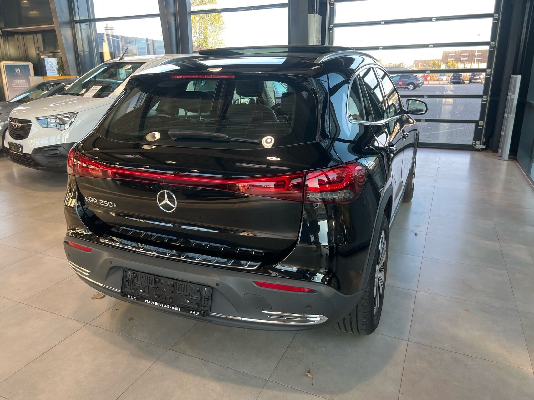 Sort Mercedes EQA250+ fra 2023