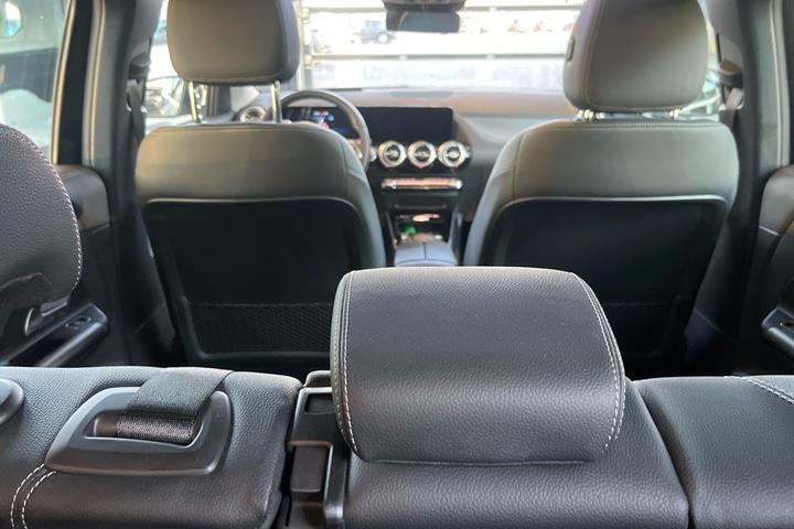 Sort Mercedes EQA250+ fra 2023