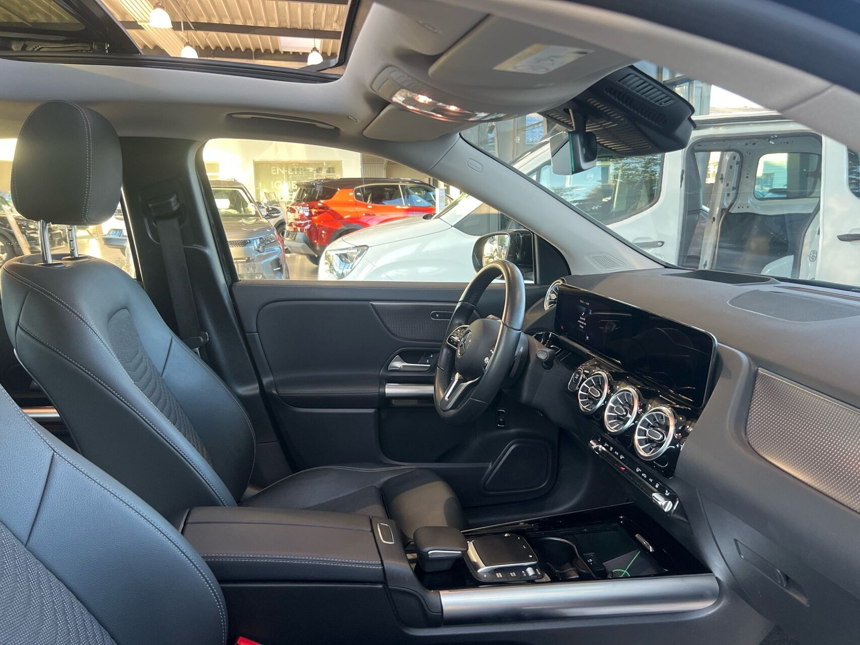 Sort Mercedes EQA250+ fra 2023