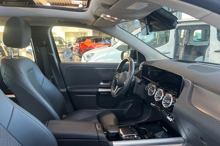Sort Mercedes EQA250+ fra 2023