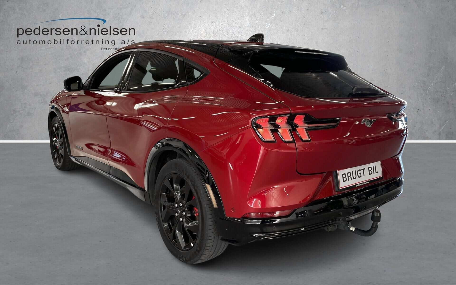 Rød Ford Mustang Mach-E fra 2023