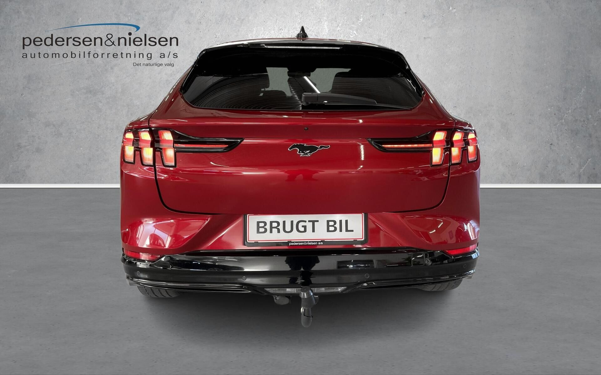 Rød Ford Mustang Mach-E fra 2023