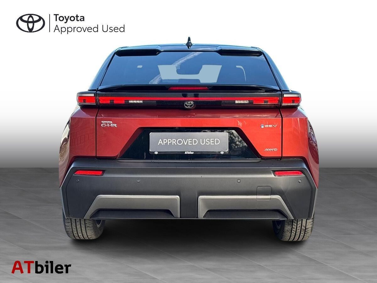 Blå Toyota C-HR+ fra 2026