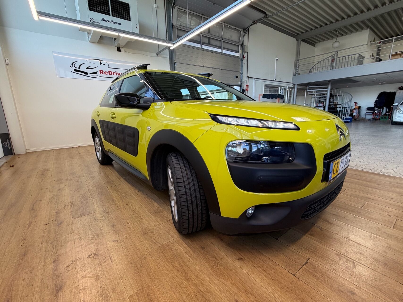 Gul Citroën C4 Cactus fra 2015