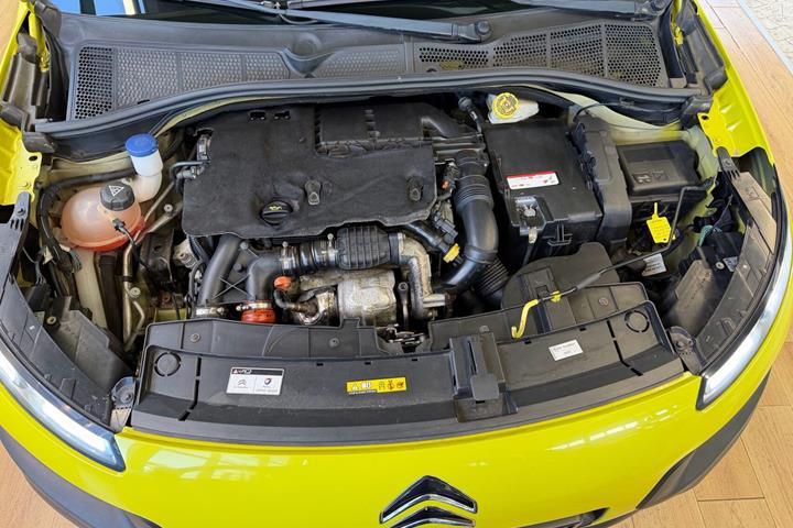 Gul Citroën C4 Cactus fra 2015