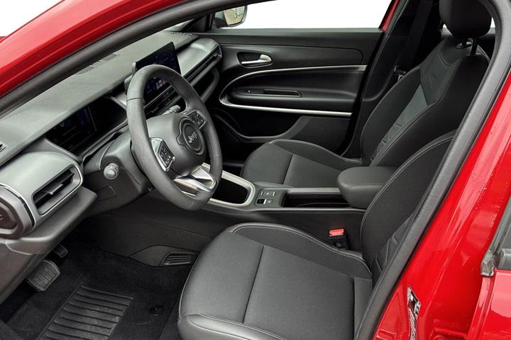 Rød Jeep Avenger fra 2023