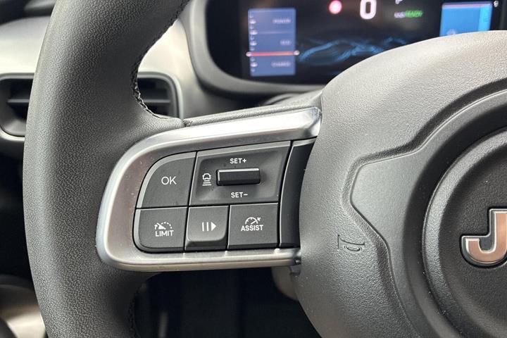 Rød Jeep Avenger fra 2023