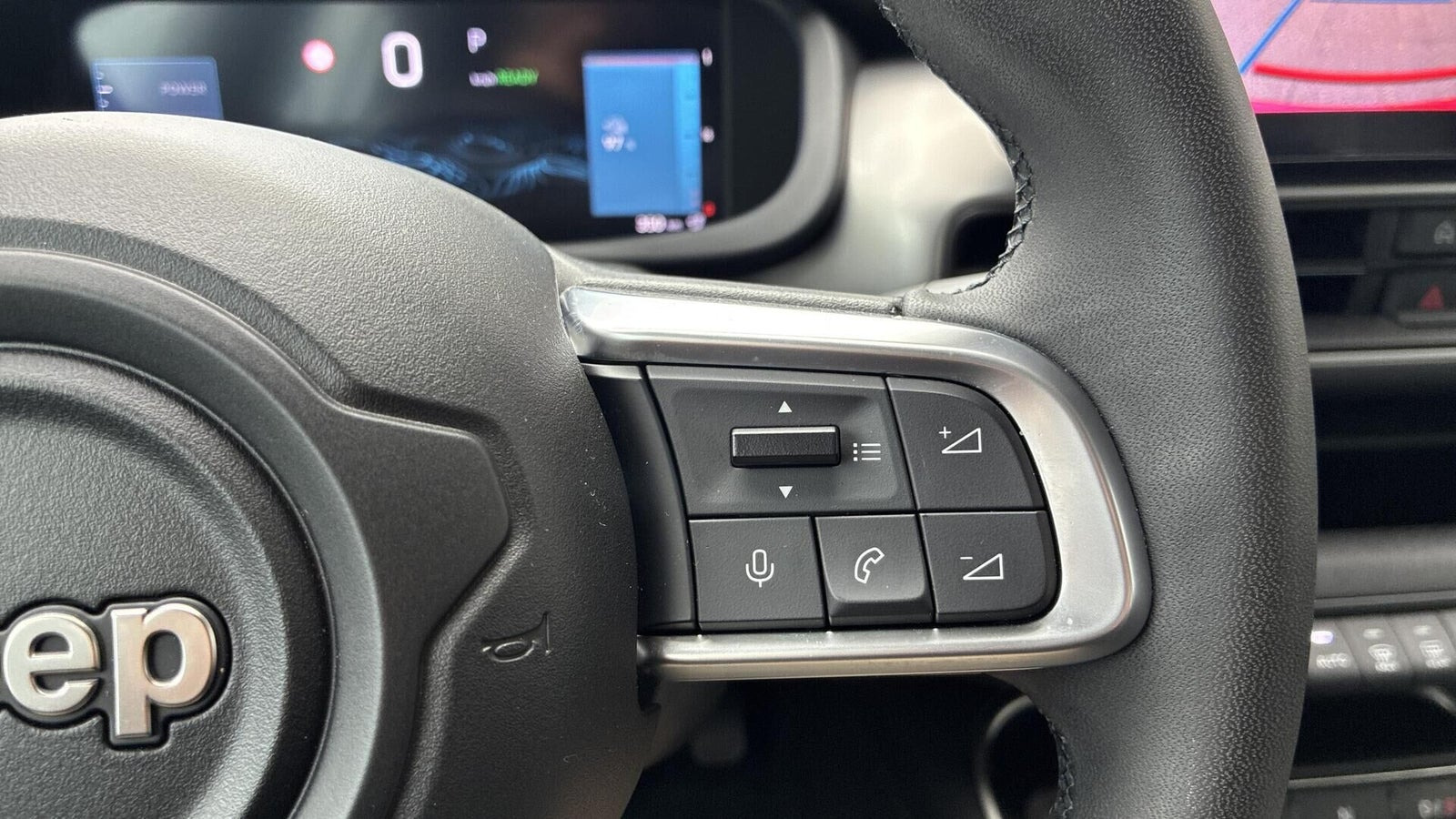 Rød Jeep Avenger fra 2023