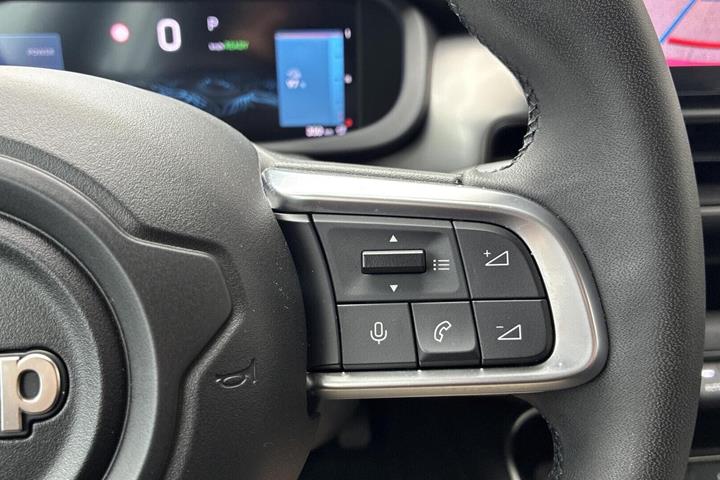 Rød Jeep Avenger fra 2023