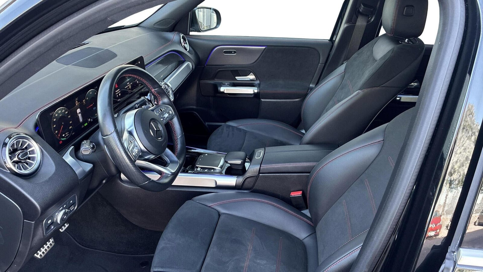 Sort Mercedes EQB250 fra 2023