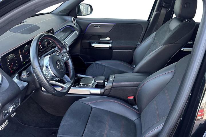 Sort Mercedes EQB250 fra 2023