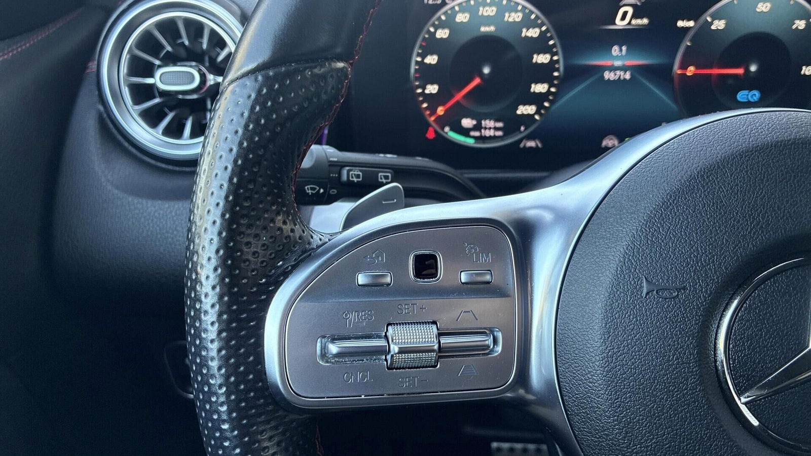 Sort Mercedes EQB250 fra 2023