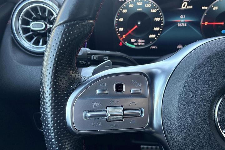 Sort Mercedes EQB250 fra 2023