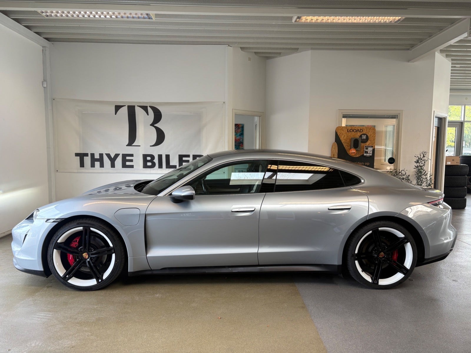 Sølv Porsche Taycan 4S fra 2021