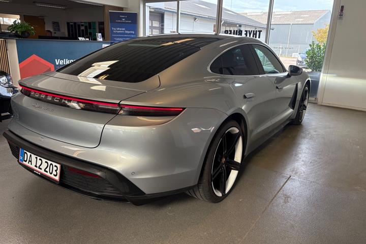 Sølv Porsche Taycan 4S fra 2021